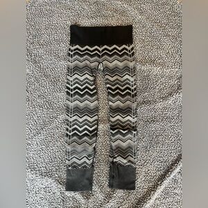 Lululemon Ebb to street Pant size 6 color black